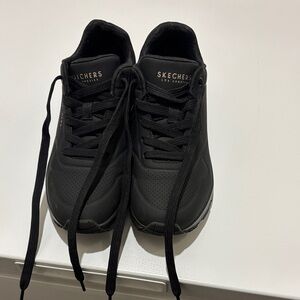 Skechers women’s black tennis shoes